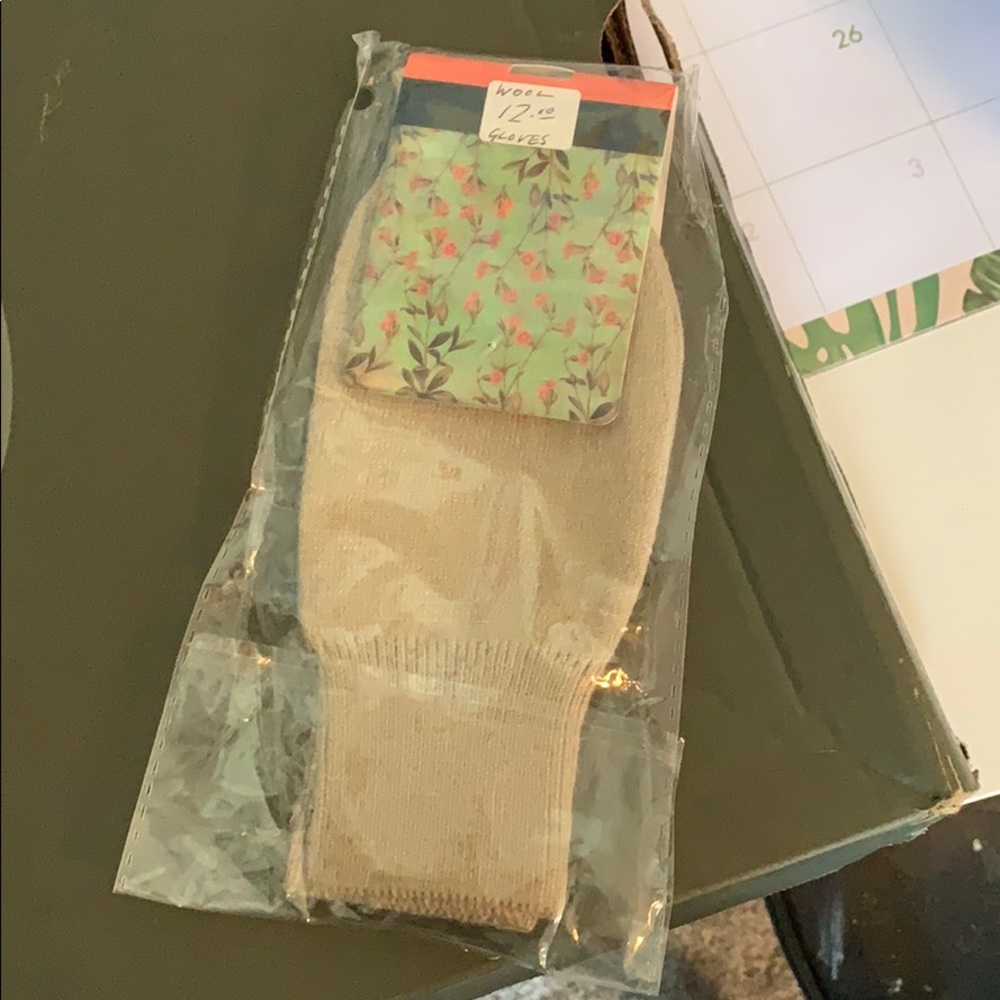 Wool fingerless gloves